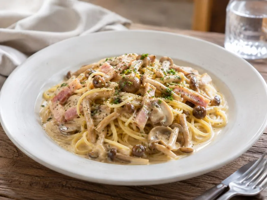 きのことベーコンのクリームパスタ